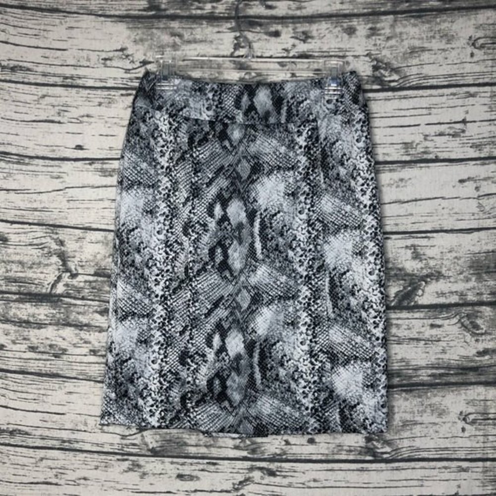 New York & Company Snake Skin Skirt Size 2